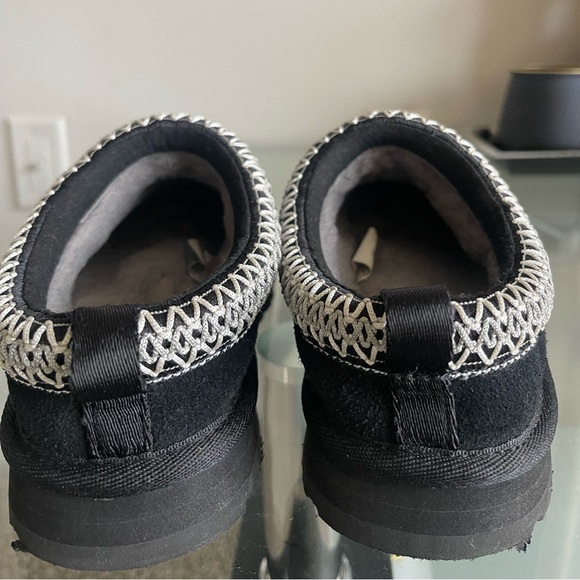 Kids Ugg Slippers - Picture 3 of 6